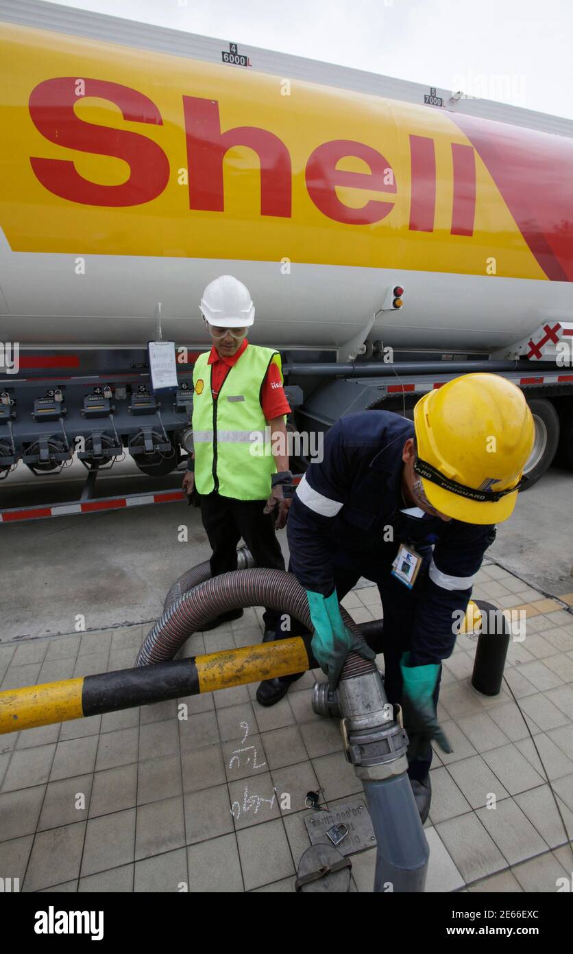 Exxon Gas Station Petrol High Resolution Stock Photography and Images ...