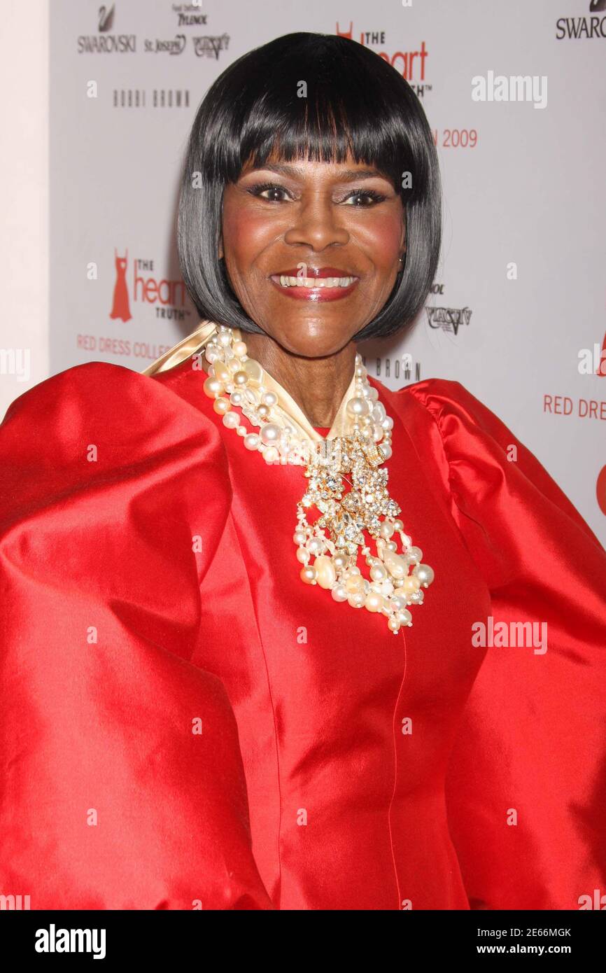 **FILE PHOTO** Cicely Tyson Has Passed Away at 96. Cicely Tyson 2009 Photo By John Barrett/PHOTOlink.net/MediaPunch Stock Photo