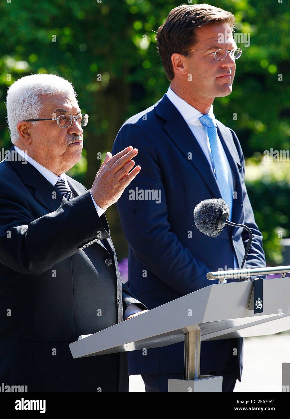 Netherlands' Prime Minister Mark Rutte (R) and Palestinian President  Mahmoud Abbas give a joint news conference at the official working  residence "Het Catshuis", in The Hague June 30, 2011. REUTERS/Jerry Lampen  (NETHERLANDS -