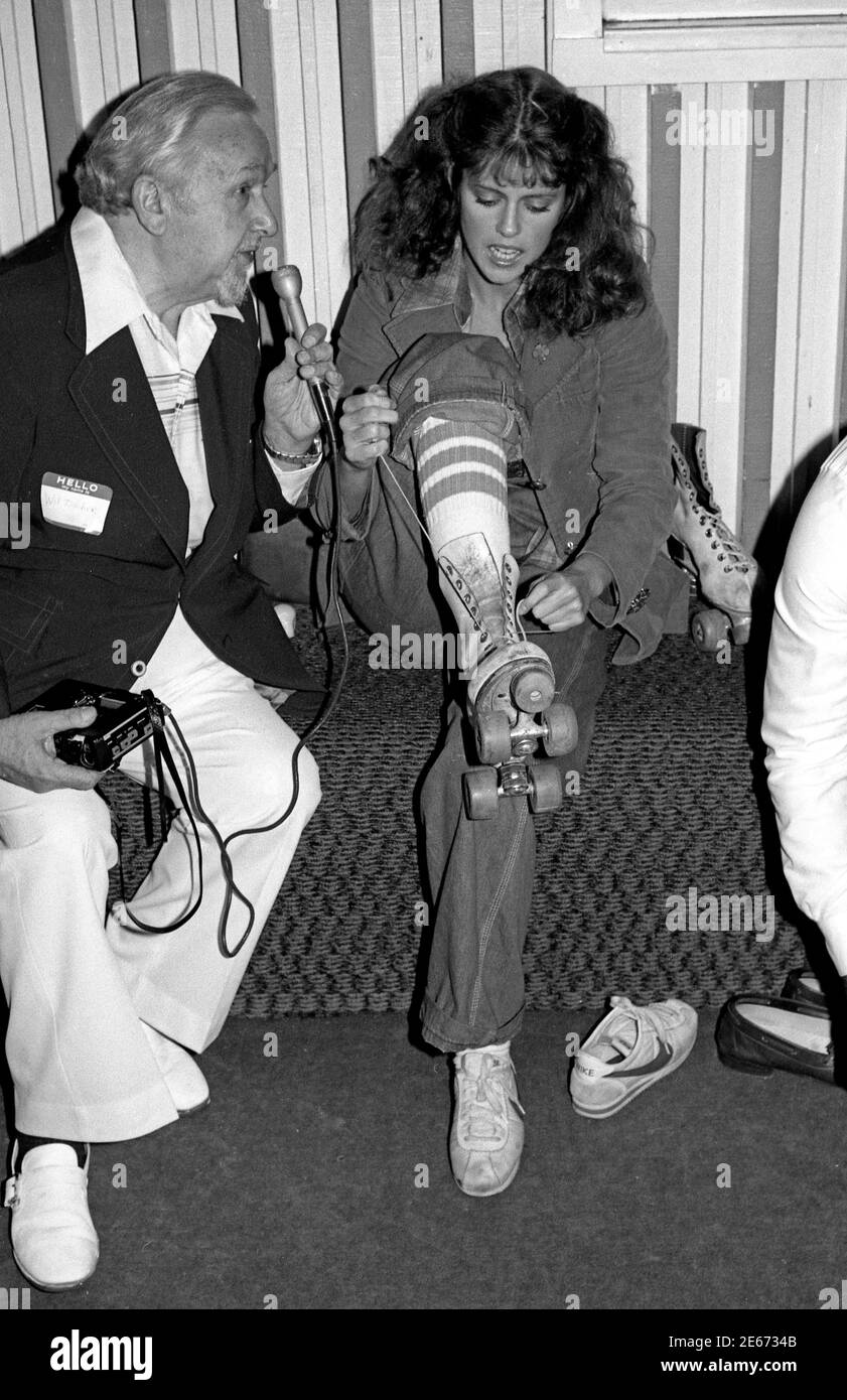 Pam Dawber of TV show Morkand Mindy being interviewed while putting on rollerskaes at Flippers, 1978 Stock Photo