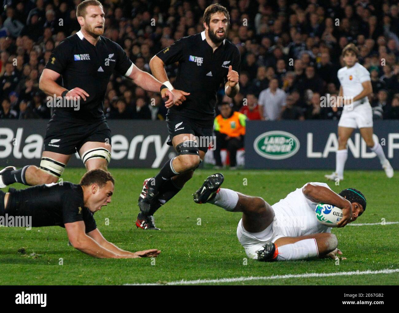 France captain Thierry Dusautoir (R) scores a try against New Zealand All  Blacks during their Rugby World Cup final match at Eden Park in Auckland  October 23, 2011. REUTERS/Mike Hutchings (NEW ZEALAND -