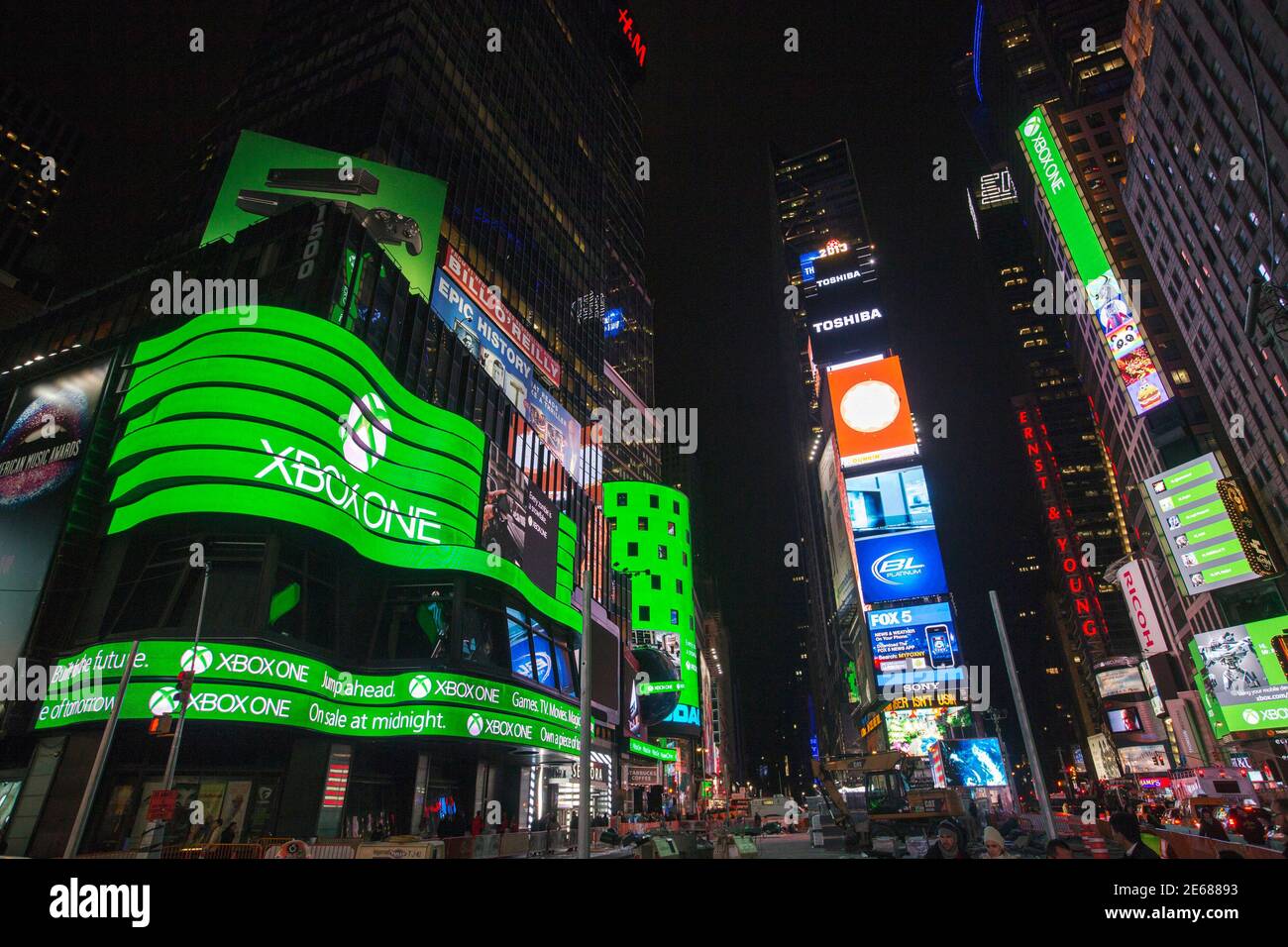 Screens display the Xbox One logo and images of the console in Times Square  before a midnight launch event in New York, November 21, 2013.  REUTERS/Lucas Jackson (UNITED STATES - Tags: ENTERTAINMENT
