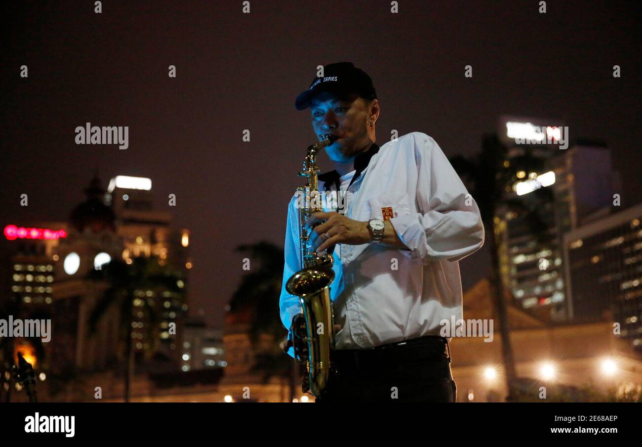 Plays Amazing Grace High Resolution Stock Photography And Images Alamy