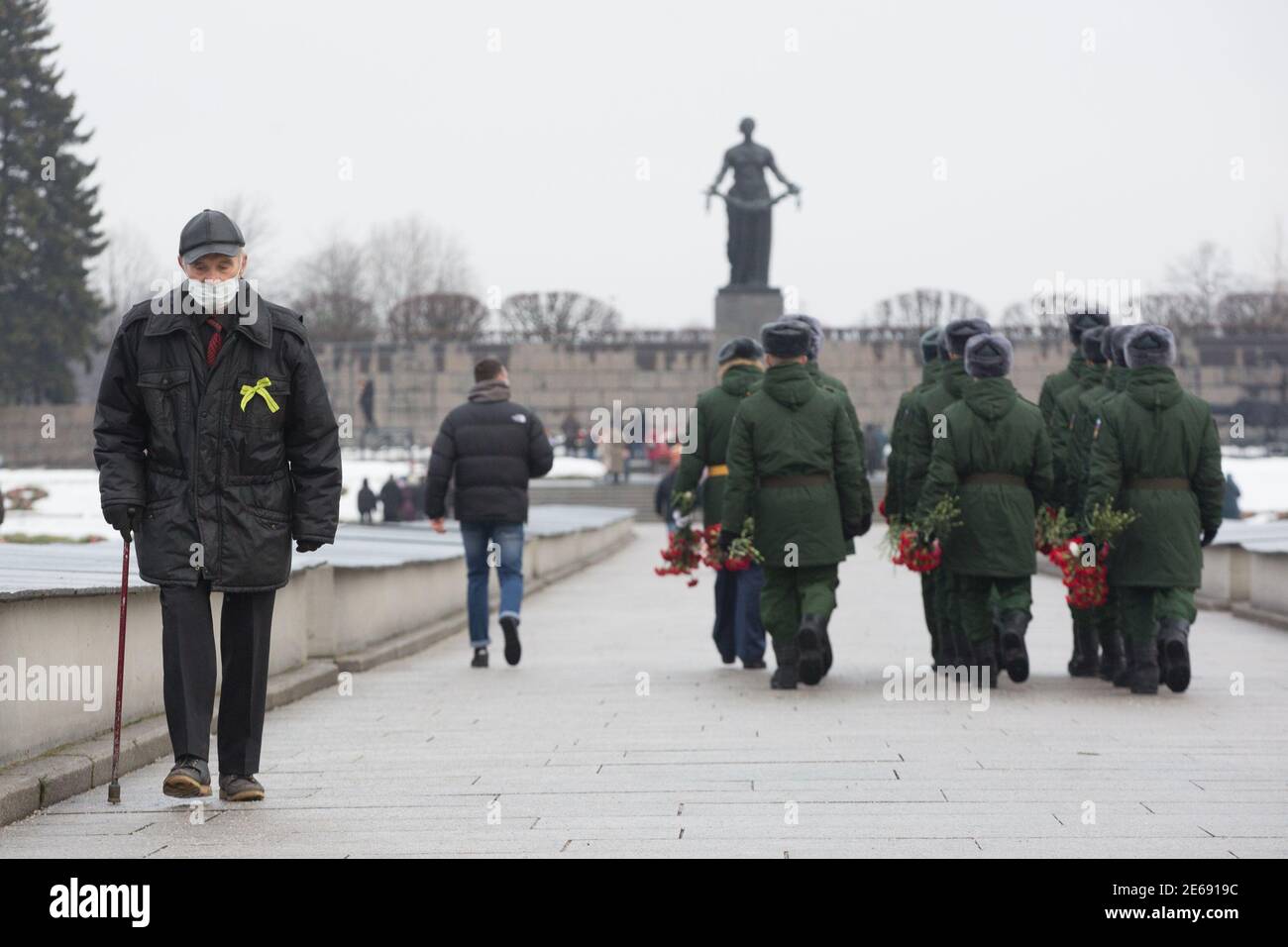 Beijing, Russia. 27th Jan, 2021. An elder leaves after paying tribute to victims at the Piskaryovskoye Memorial Cemetery in St. Petersburg, Russia, Jan. 27, 2021. Activities were held here to mark the 77th anniversary of ending the Nazi siege of Leningrad during World War II. Credit: Irina Motina/Xinhua/Alamy Live News Stock Photo