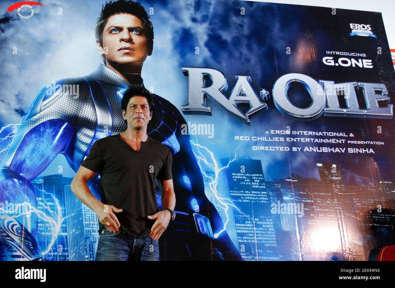 Ra One Shah Rukh Khan High Resolution Stock Photography And Images Alamy Shah rukh khan, arjun rampal, kareena kapoor vb. https www alamy com bollywood actor shah rukh khan poses for pictures during a news conference for his forthcoming movie raone at a multiplex in the western indian city of ahmedabad june 2 2011 the movie is directed by anubhav sinha and is scheduled to release on october 26 reutersamit dave india tags entertainment profile image399727698 html