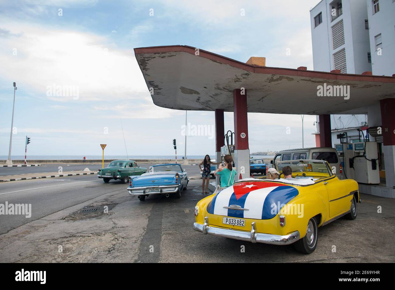 Cuban gas station hires stock photography and images Alamy