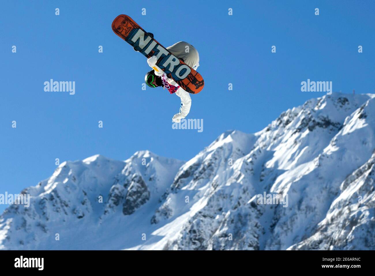 Getand Daar onderdak Swedish snowboarder Sven Thorgren flips inverted as he goes over a jump  during snowboard slopestyle training at the 2014 Sochi Winter Olympics in  Rosa Khutor, February 4, 2014. REUTERS/Lucas Jackson (RUSSIA -