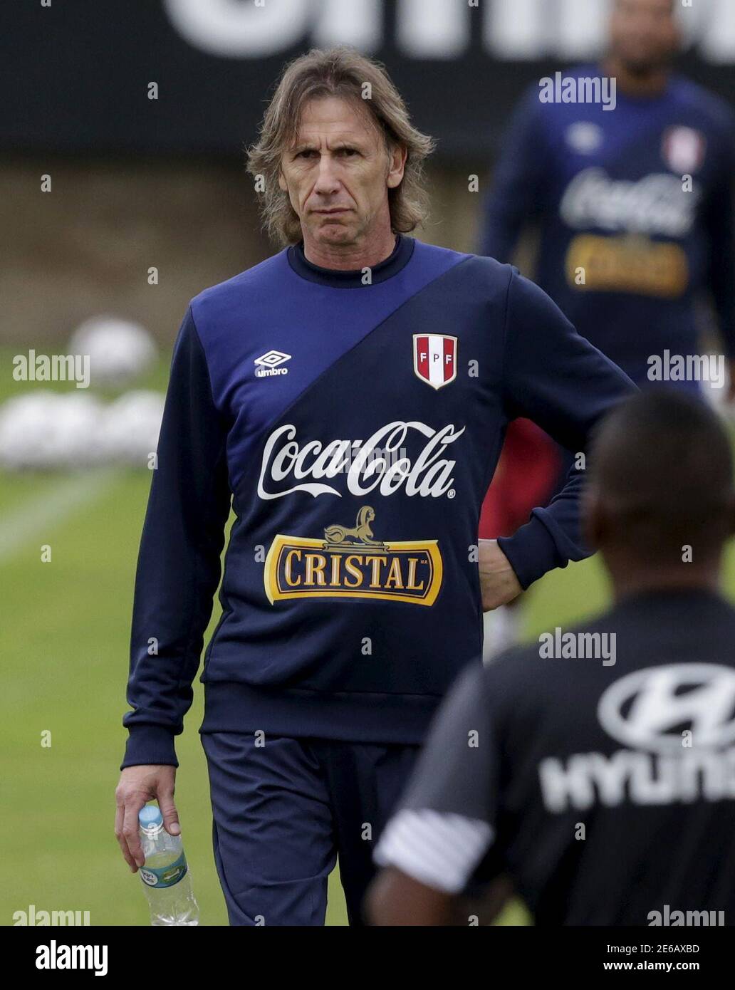 Ricardo Gareca head coach of Peru's national soccer team looks on during a  training session, ahead of Copa America tournament, in Lima, May 27, 2015.  Old faithfuls Claudio Pizarro, Jefferson Farfan and
