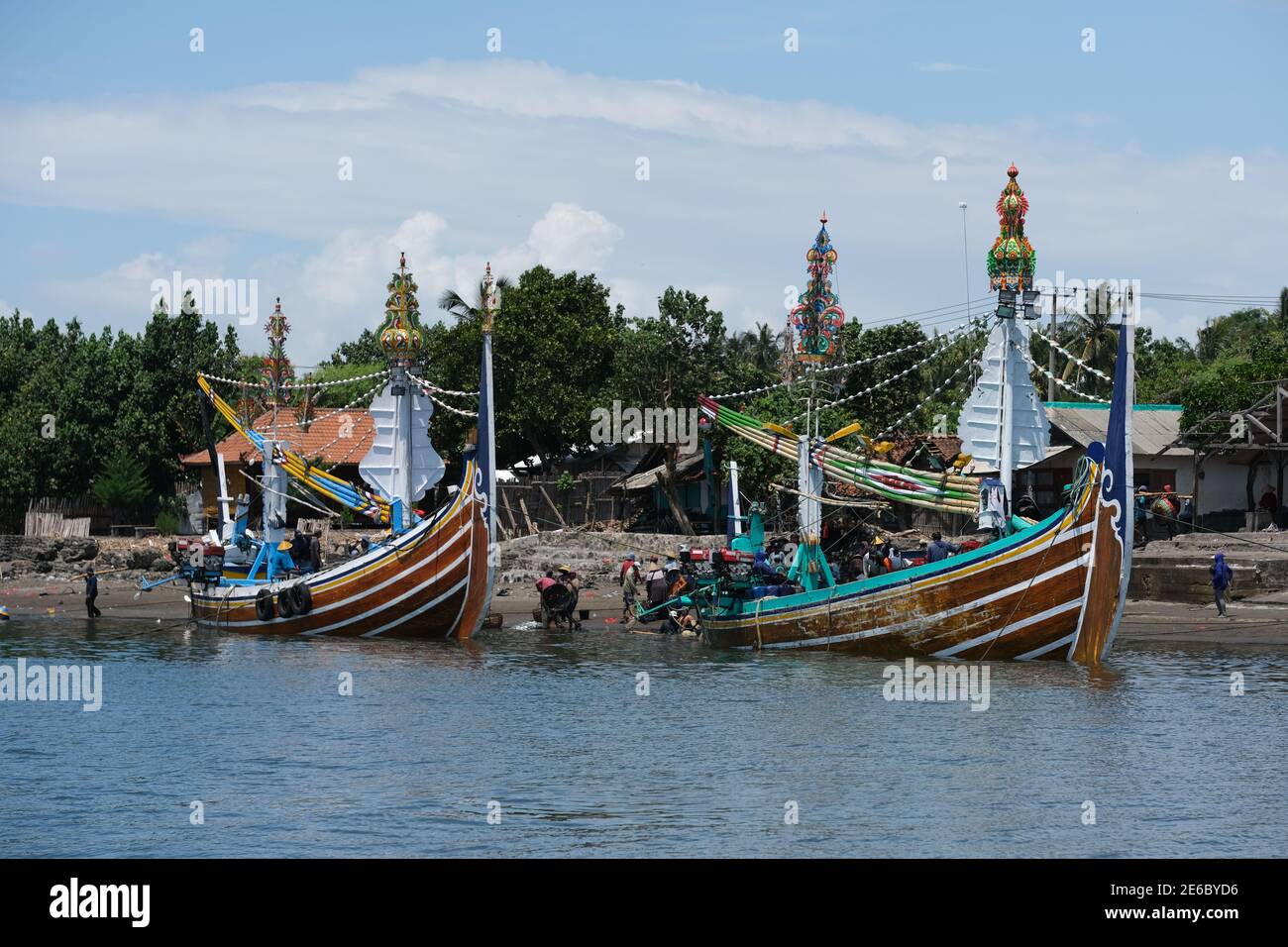 Indonesia Bali Negara - Pantai Pengambengan - Wooden fishing boats in Bugis style Stock Photo