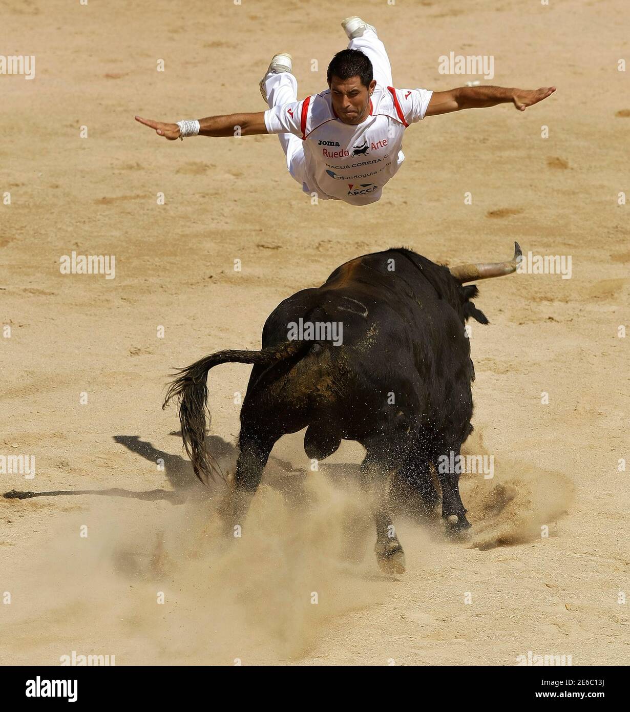 Acrobatic bull fighting hi-res stock photography and images - Alamy