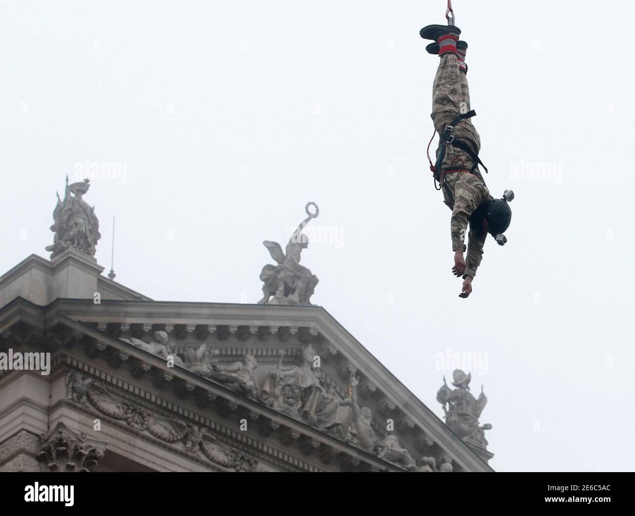 Bungee jumping from a crane hires stock photography and images Alamy