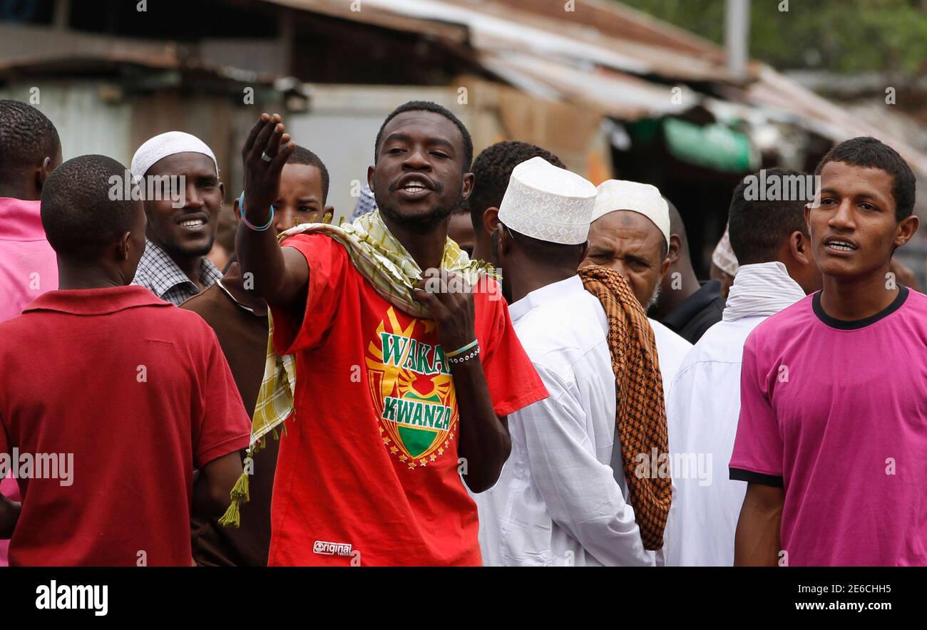 Muslim faithfuls chant slogans during a protest against the killing of Sheikh Aboud Rogo Mohammed, after Friday prayers at the Masjid Mussa Mosque in the Kenyan coastal city of Mombasa, August 31, 2012. The killing of Muslim cleric Aboud Rogo Mohammed on August 27, 2012, accused by the United States of helping al Qaeda-linked Islamist militants in Somalia, triggered riots and violence in which five people, including three police officers, were killed.  REUTERS/Thomas Mukoya (KENYA - Tags: SOCIETY RELIGION CRIME LAW CIVIL UNREST) Stock Photo