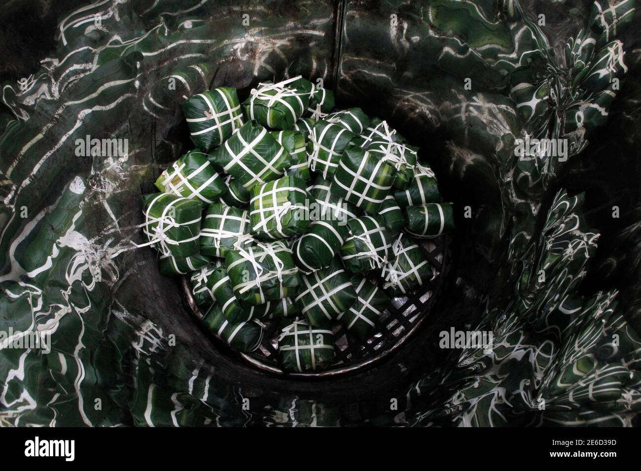 Banh Tet High Resolution Stock Photography And Images Alamy Tết việttet is an important holiday in the year of vietnamese (vietnam lunar new year). https www alamy com banh chung or rice cakes are seen before cooking at tranh khuc village outside hanoi january 14 2012 rice cakes are a traditional food dish eaten during the vietnamese new year known as tet the upcoming traditional lunar new year festival tet will take place from january 22 to 29 tranh khuc village is well known for its banh chung with about 90 percent of more than 200 families provide banh chung daily to the market during the tet each family makes an average of 1000 pieces per day and sell them for 30000 dong 14 per cake reuterskham vietnam tags food society image399814393 html