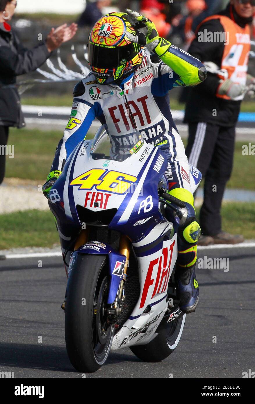 Yamaha MotoGP rider Valentino Rossi of Italy waves to the crowd after the  Australian Grand Prix in Phillip Island near Melbourne October 17, 2010.  REUTERS/Mick Tsikas (AUSTRALIA - Tags: SPORT MOTOR RACING