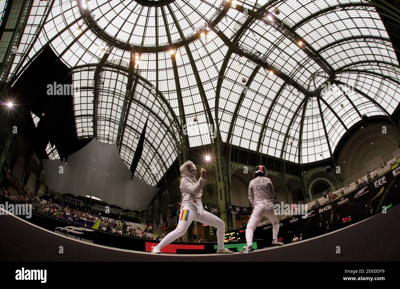 Glass fencing hires stock photography and images Alamy