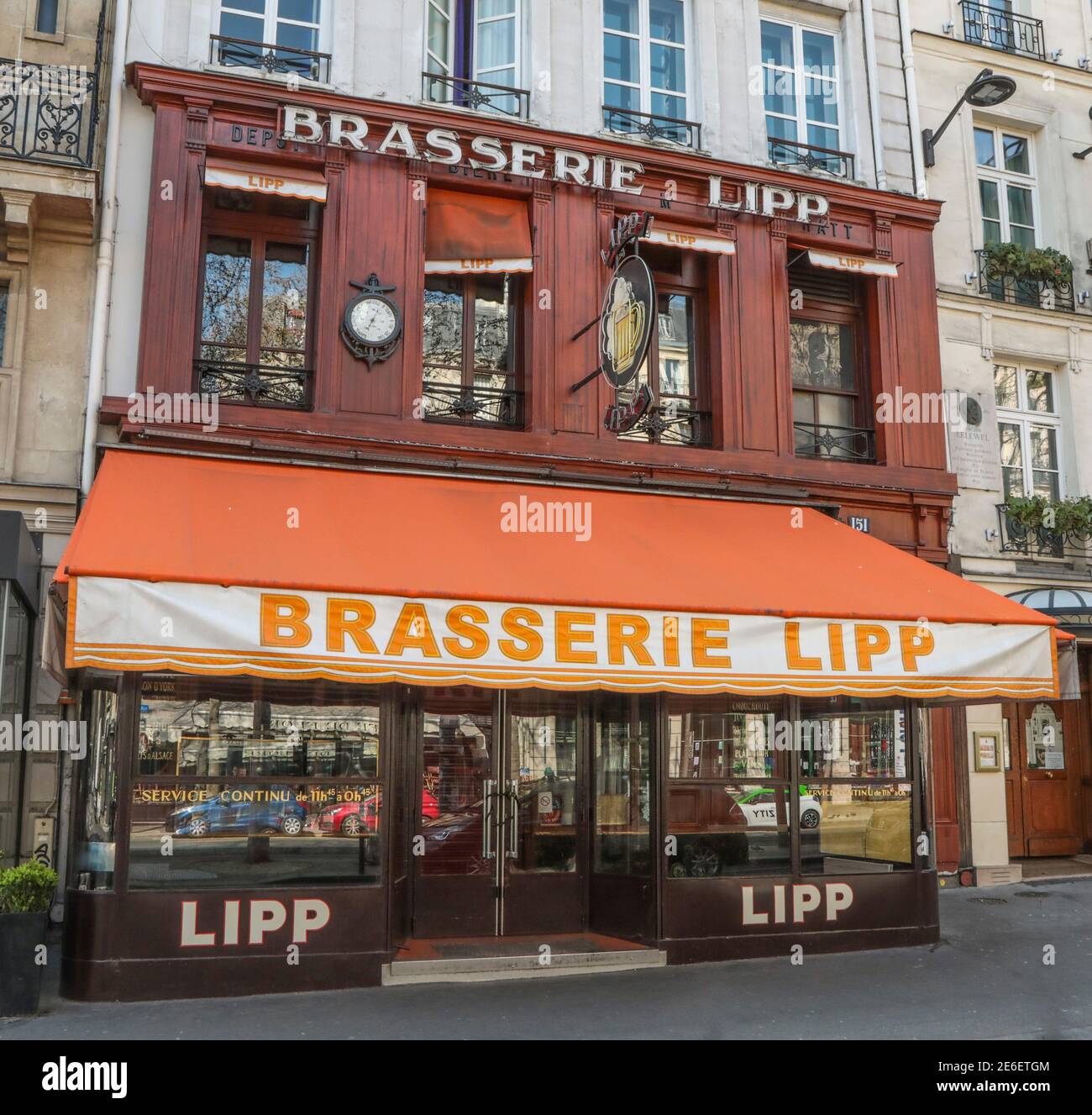CHAMPAGNE SOCIALISTS LOCATIONS IN PARIS Stock Photo - Alamy