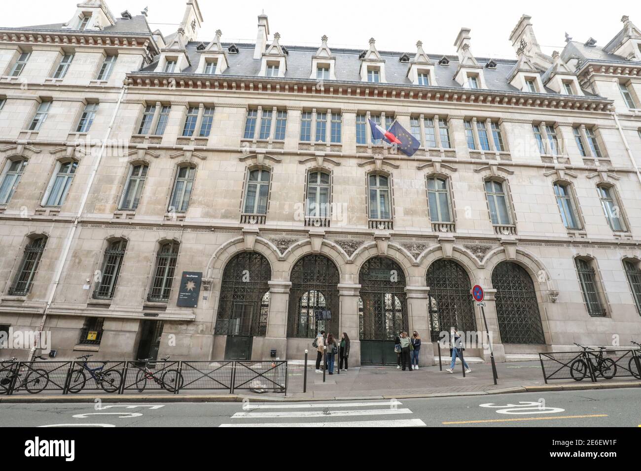 CHAMPAGNE SOCIALISTS LOCATIONS IN PARIS Stock Photo