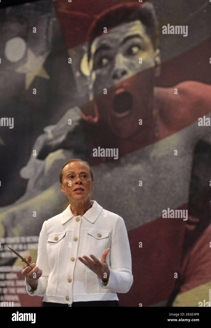 Lonnie ali hi-res stock photography and images - Alamy