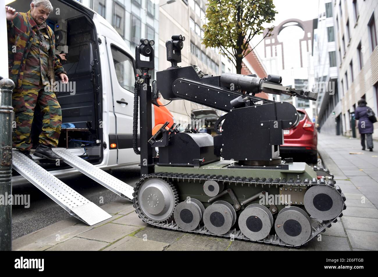 Bomb Disposal Robot High Resolution Stock Photography and Images - Alamy