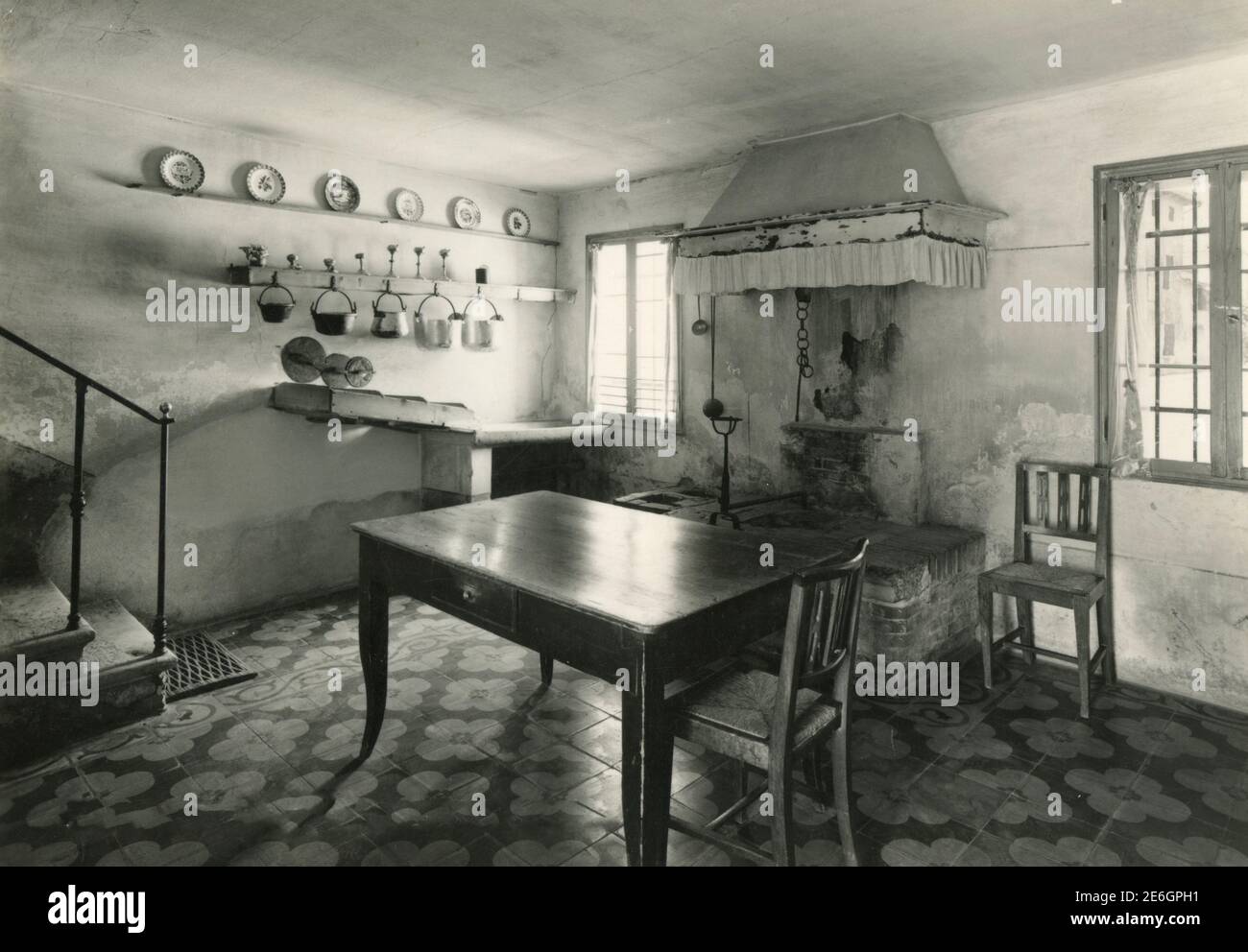 Old kitchen and dining of rural home, Italy 1850s Stock Photo