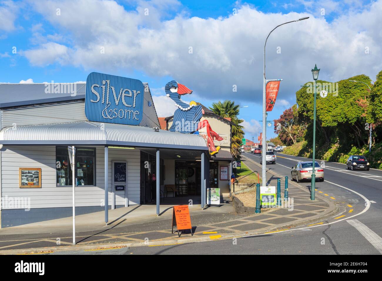 Tirau, New Zealand, known for its many corrugated iron artworks. A sculpture of a pukeko (native bird) on top of the 'Silver & Some' jewelry store Stock Photo