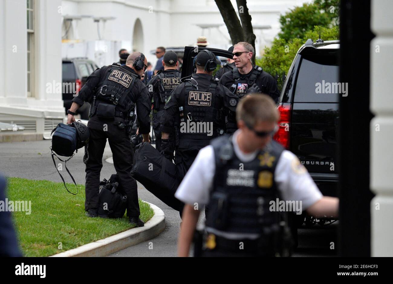 Members u s service counter assault hi-res stock photography and images -  Alamy