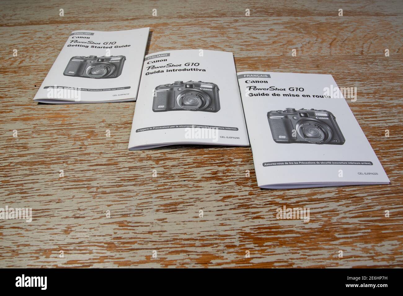 Getting started guides for the Canon G10 compact camera in three languages Stock Photo