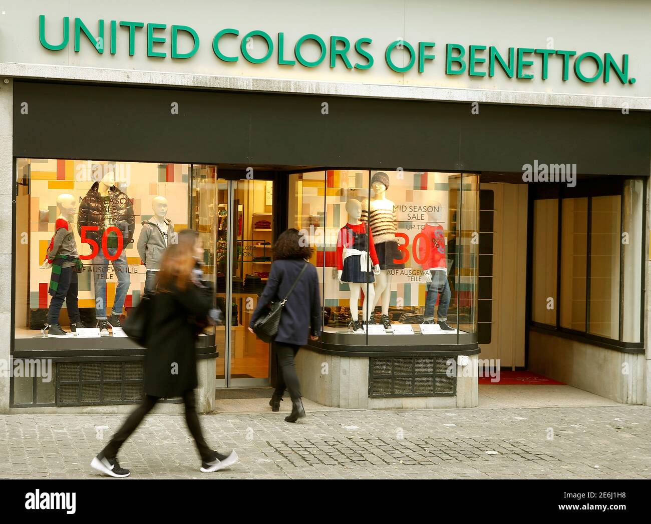 Benetton shop hi-res stock photography and images - Page 3 - Alamy