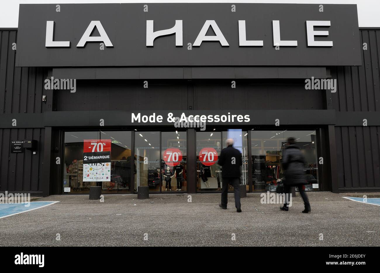 People enter a clothes store of the brand "La Halle", owned by the Vivarte  Group, a French giant ready-to-wear apparel and footwear retailer, in  Mundolsheim near Strasbourg, France, January 24, 2017. REUTERS/Vincent