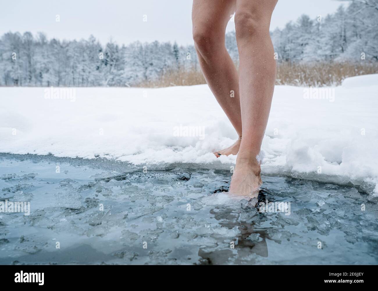 Feet ice bath hires stock photography and images Alamy