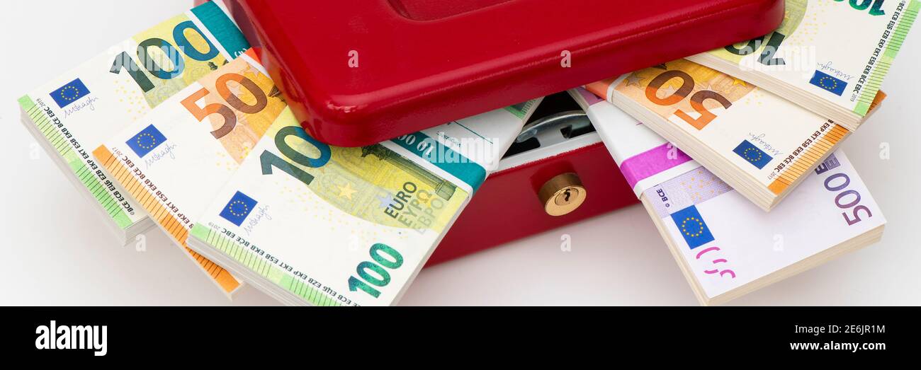 Kasse mit Euro Geldbündel Stock Photo