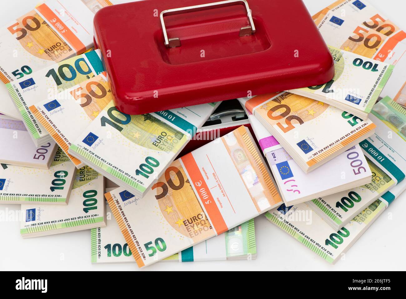 Kasse mit Euro Geldbündel Stock Photo