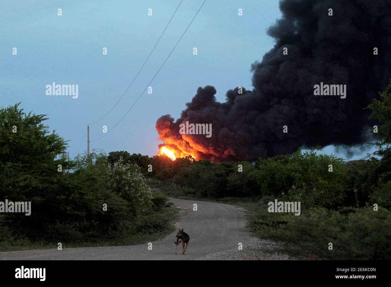 An explosion caused by a fire at a fuel storage tank belonging to the Puma  Energy Company is seen in Puerto Sandino, Leon, Nicaragua August 18, 2016.  REUTERS/Oswaldo Rivas Stock Photo - Alamy