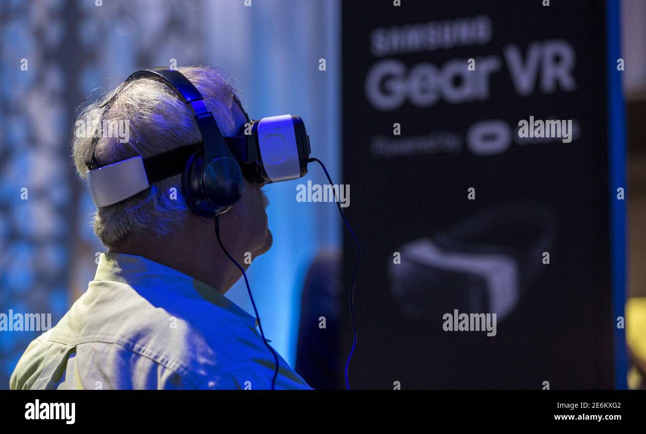 A guest uses a Gear VR virtual reality headset during a preview session in  Hollywood, California September 24, 2015. Oculus and Samsung Electronics  unveiled a new version of Gear VR virtual reality