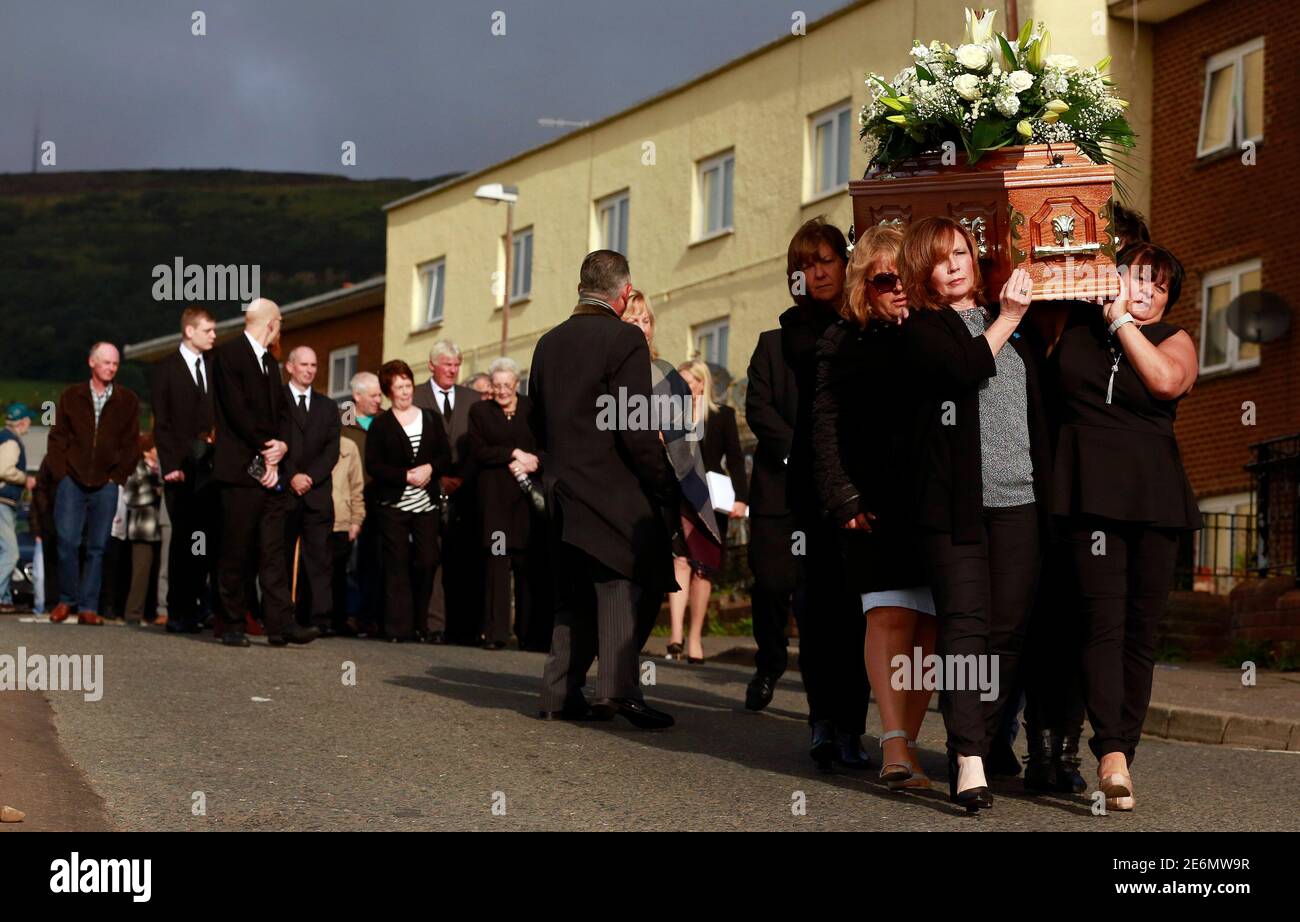 British road st agnes hires stock photography and images Alamy