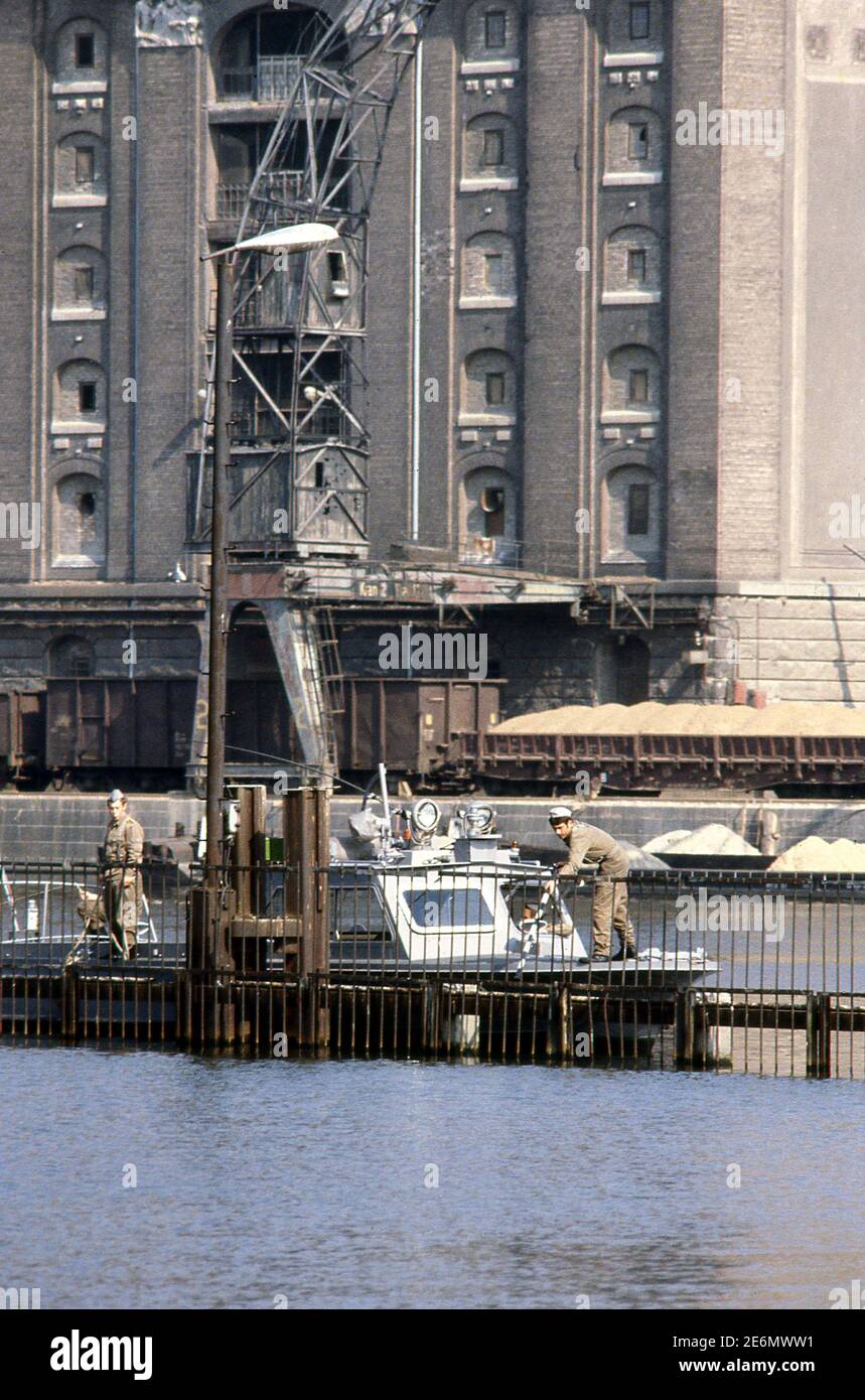 The Berlin Wall between East and West Berlin in 1983 Stock Photo - Alamy