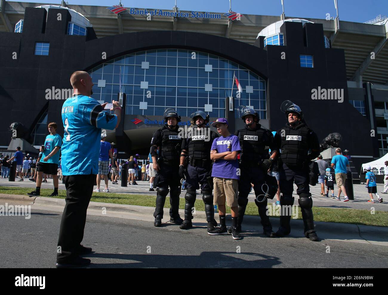 Nfl football stadium exterior fans hi-res stock photography and images ...