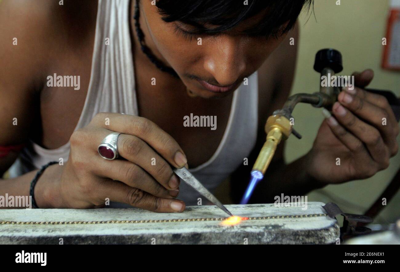 Indian Goldsmith High Resolution Stock Photography and Images Alamy