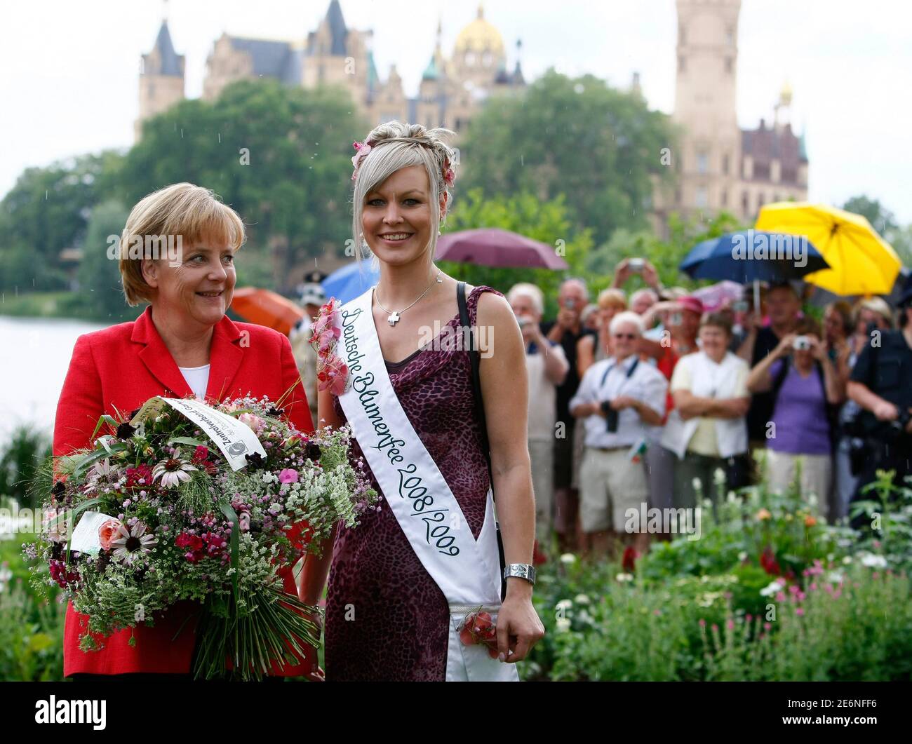 German chancellor angela merkel poses hi-res stock photography and images -  Page 6 - Alamy