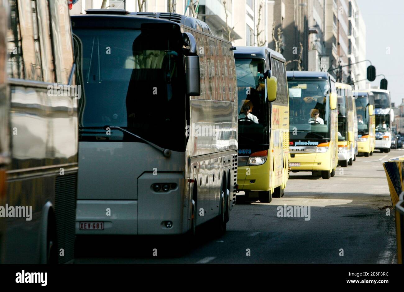 Coaches drive to the the European Commission headquarters in Brussels, in protest against new European Union working time limits for drivers that they say would deal a big blow to the coach travel industry, March 14, 2007.    REUTERS/Francois Lenoir  (BELGIUM) Stock Photo
