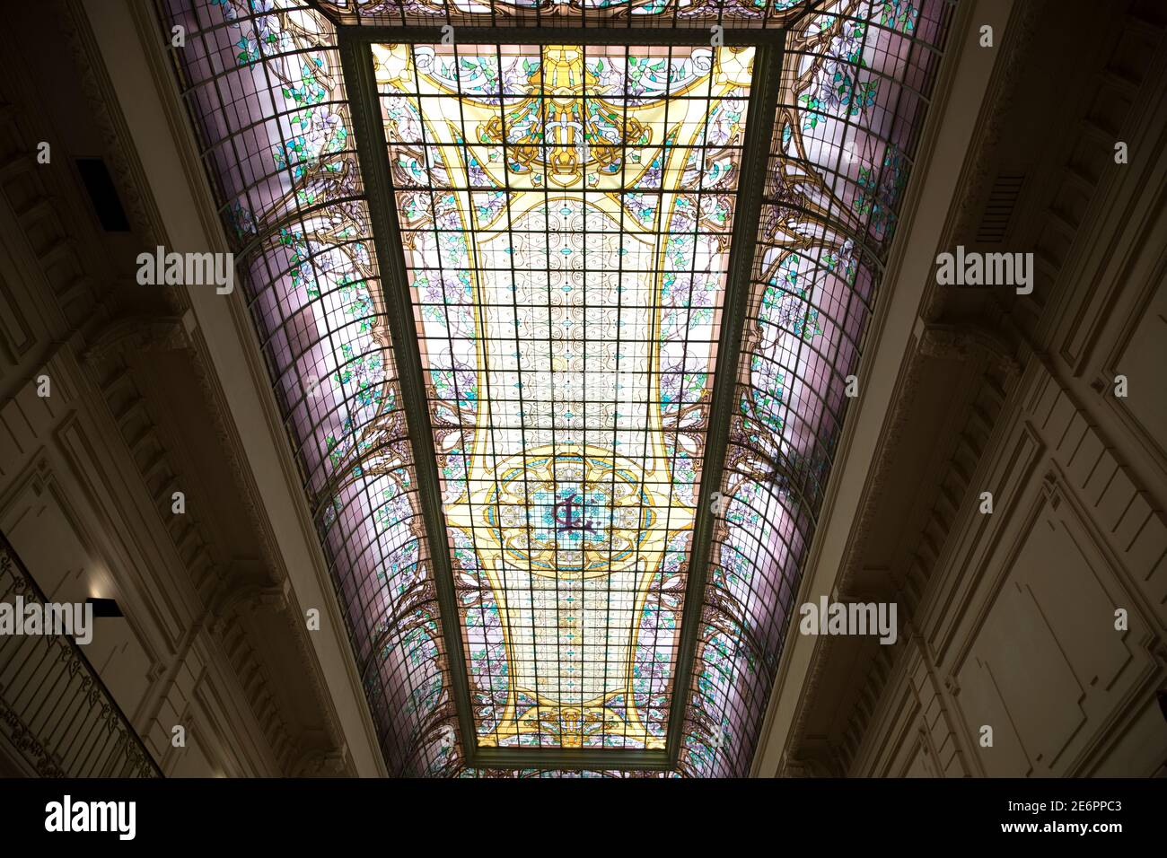 The Art Nouveau Stained Glass Ceiling of the Credit Lyonais Bank in Rue St-Georges  at Nancy, Lorraine France Stock Photo