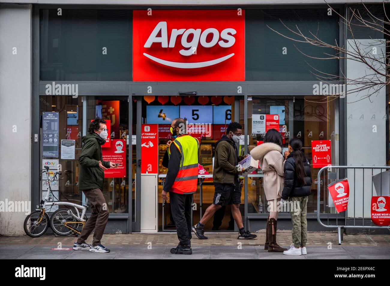 London, UK. 29th Jan, 2021. Argos is still offering click and collect but most are shut - Many retail and leisure units have closed since the pandemic started. Difficult times for the high street during national Lockdown 3. The Government instruction is for everyone to stay at home to save the pressure on the NHS. Credit: Guy Bell/Alamy Live News Stock Photo