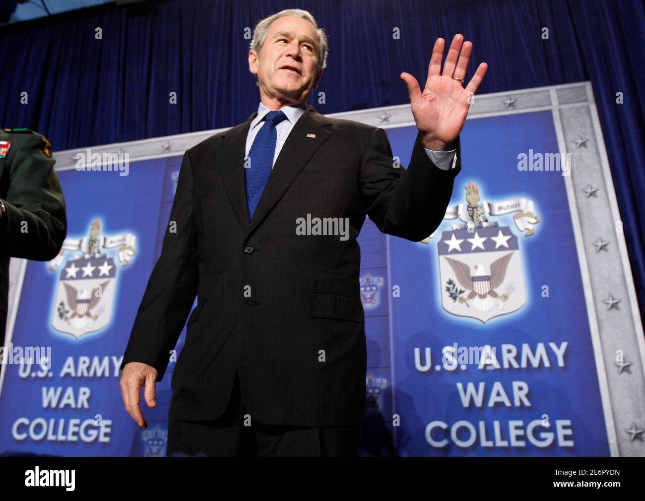 U.S. President George W. Bush arrives to make remarks on national security,  homeland security, and the freedom agenda at the U.S. Army War College in  Carlisle, Pennsylvania, December 17, 2008. REUTERS/Jim Young (