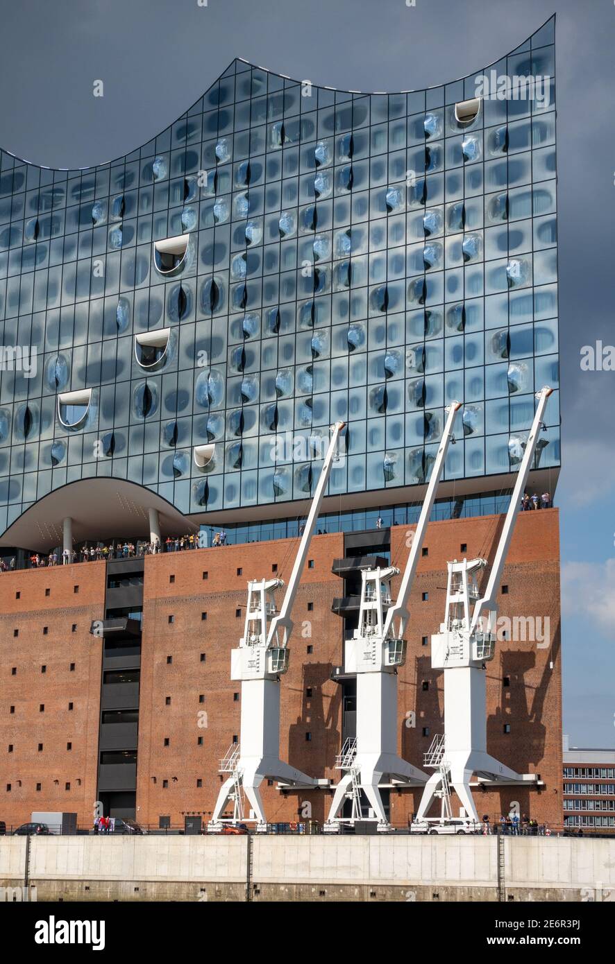 The Elbphilharmonie concert hall on the Elbe River in the HafenCity quarter of Hamburg, Germany Stock Photo