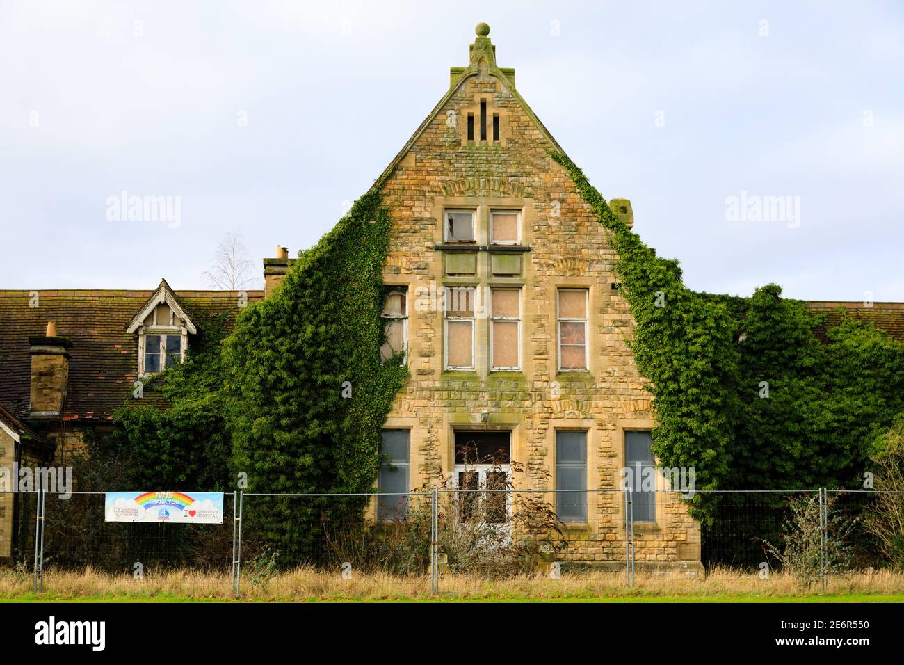 The old, derelict Hospital, Grantham Lincolnshire, England. with 'thank you NHS' banner Stock Photo