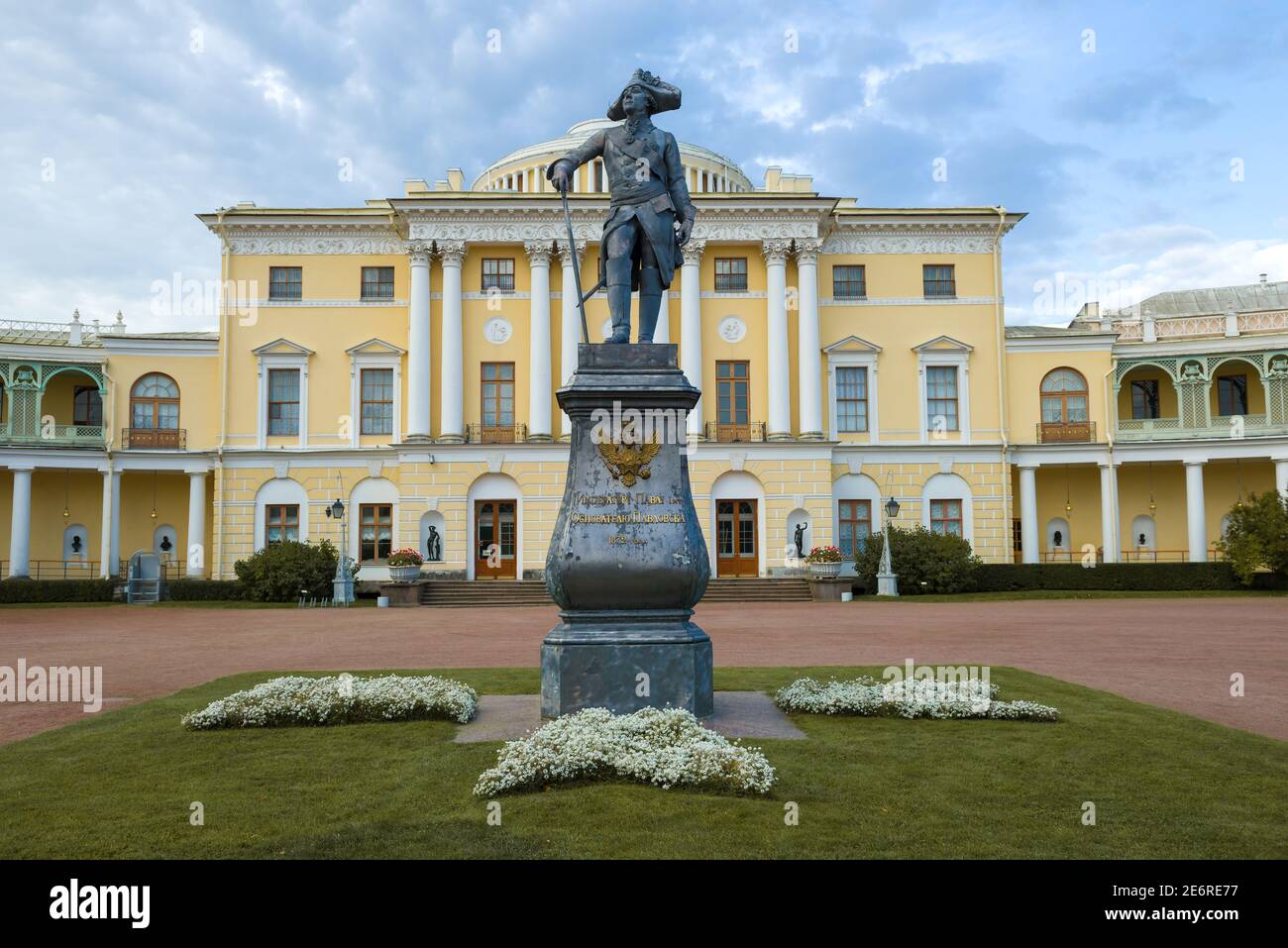 PAVLOVSK, RUSSIA - SEPTEMBER 28, 2020: Monument to Russian Emperor Paul I against the background of Pavlovsk Palace on September morning Stock Photo