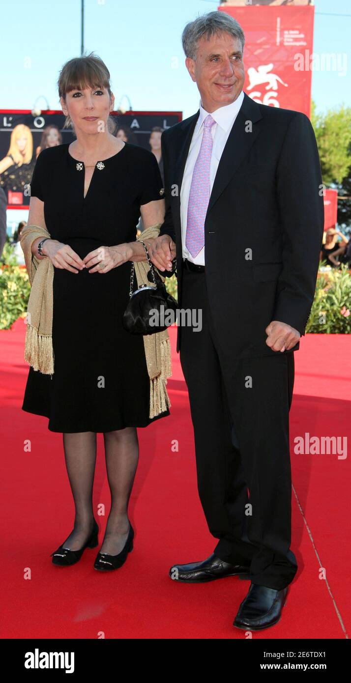 Israel's Culture Minister Limor Livnat (L) attends the premiere of 'Lebanon' with an unidentified man at the 66th Venice Film Festival September 8, 2009. Picture taken September 8, 2009. REUTERS/Alessandro Bianchi (ITALY ENTERTAINMENT POLITICS) Stock Photo