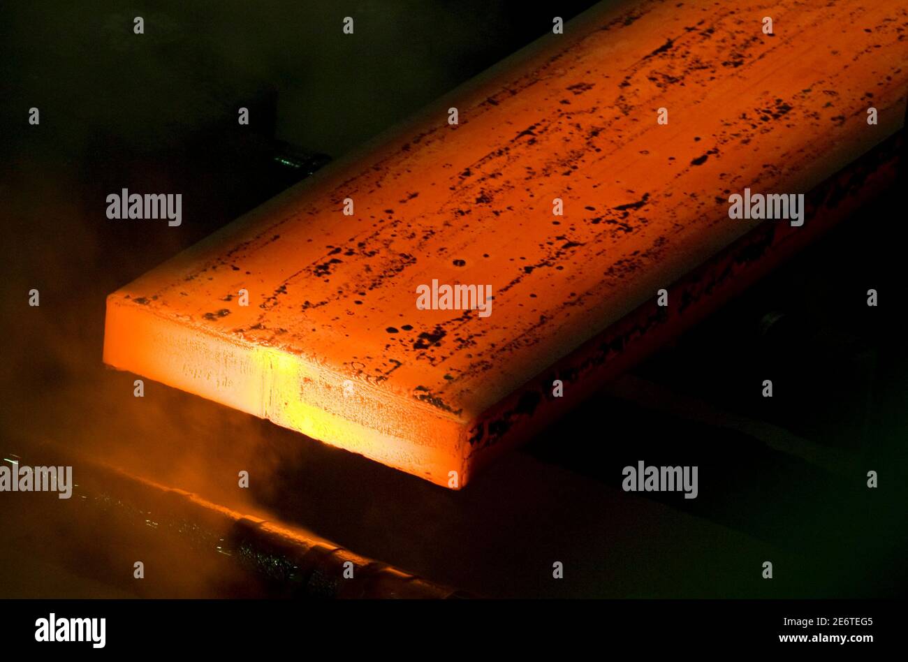 Red hot steel billet hi-res stock photography and images - Alamy