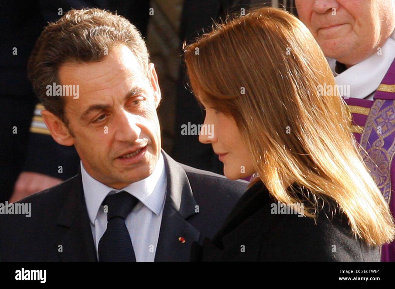 France's President Nicolas Sarkozy (L) and his wife Carla Bruni-Sarkozy  arrive at Notre Dame Cathedral in Paris October 22, 2008 to attend a  memorial mass in tribute to French nun, Sister Emmanuelle.