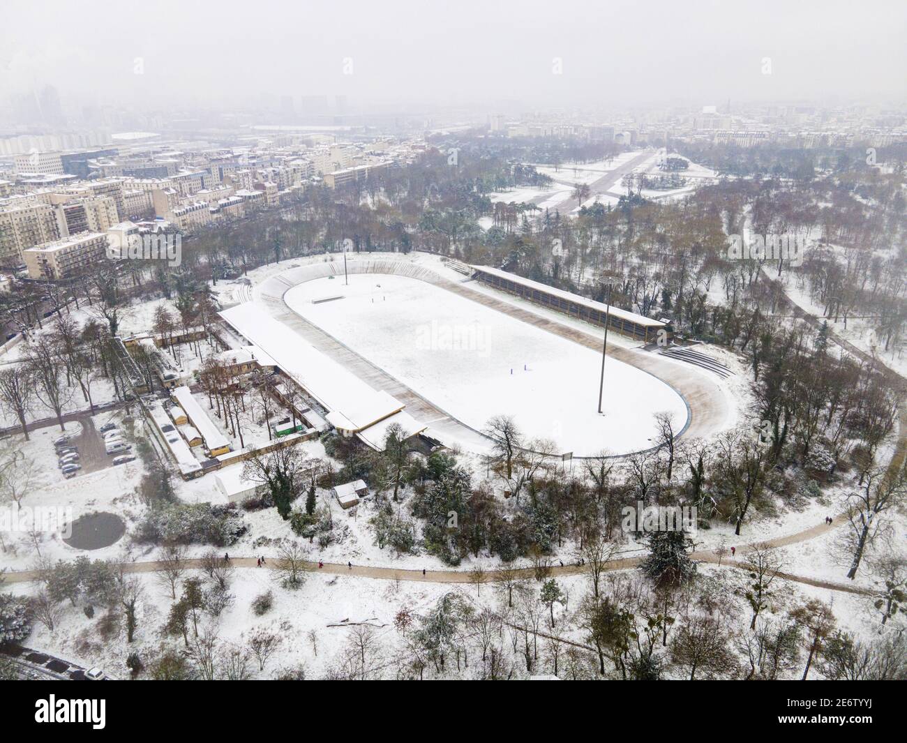 France, Paris, Bois de Vincennes, the Jacques Anquetil stadium and velodrome in winter under the snow (aerial view) Stock Photo
